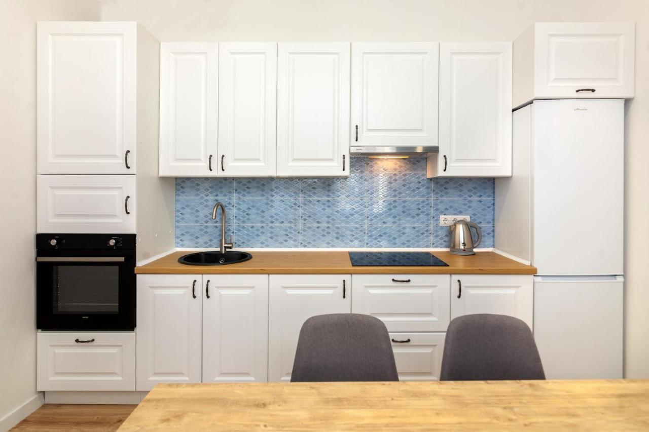 Leogrand Three Bedrooms Vip On Kniazia Romana 12