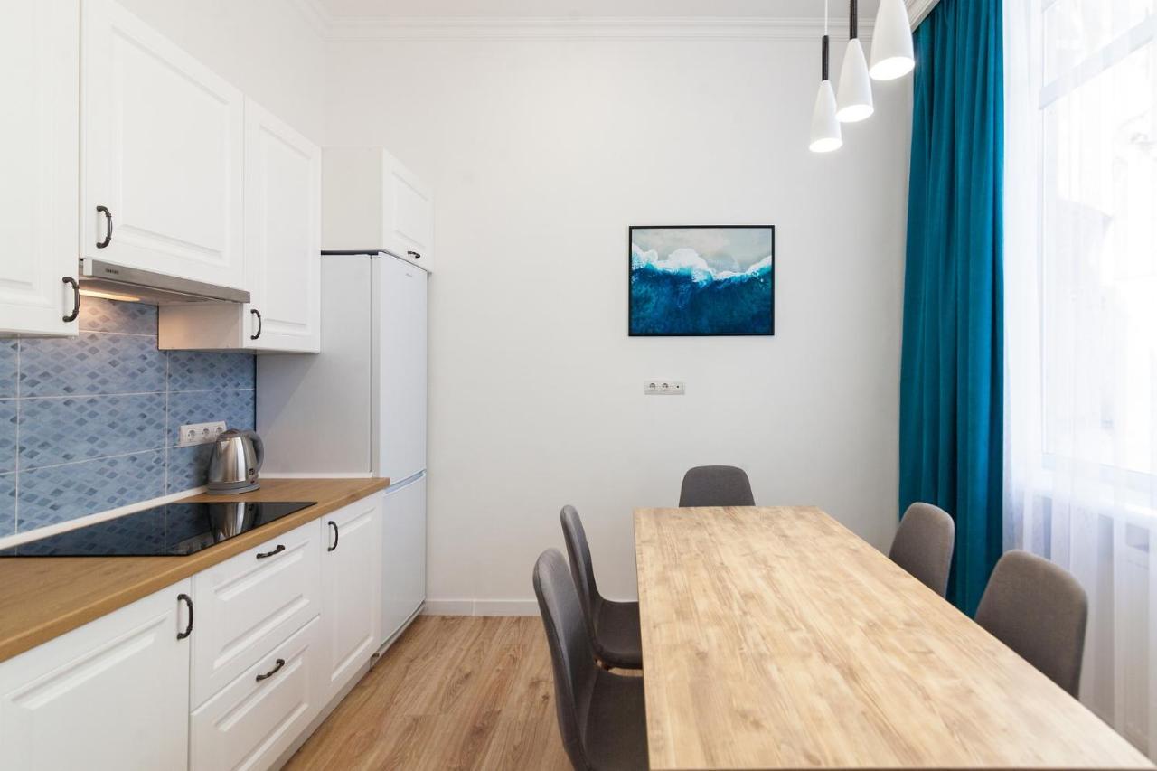 Leogrand Three Bedrooms Vip On Kniazia Romana 12 Львов