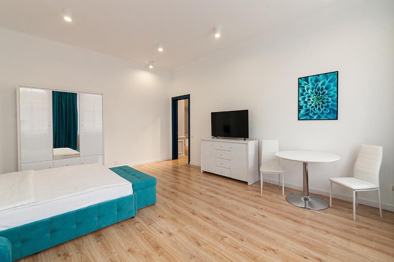 Leogrand Three Bedrooms Vip On Kniazia Romana 12 *