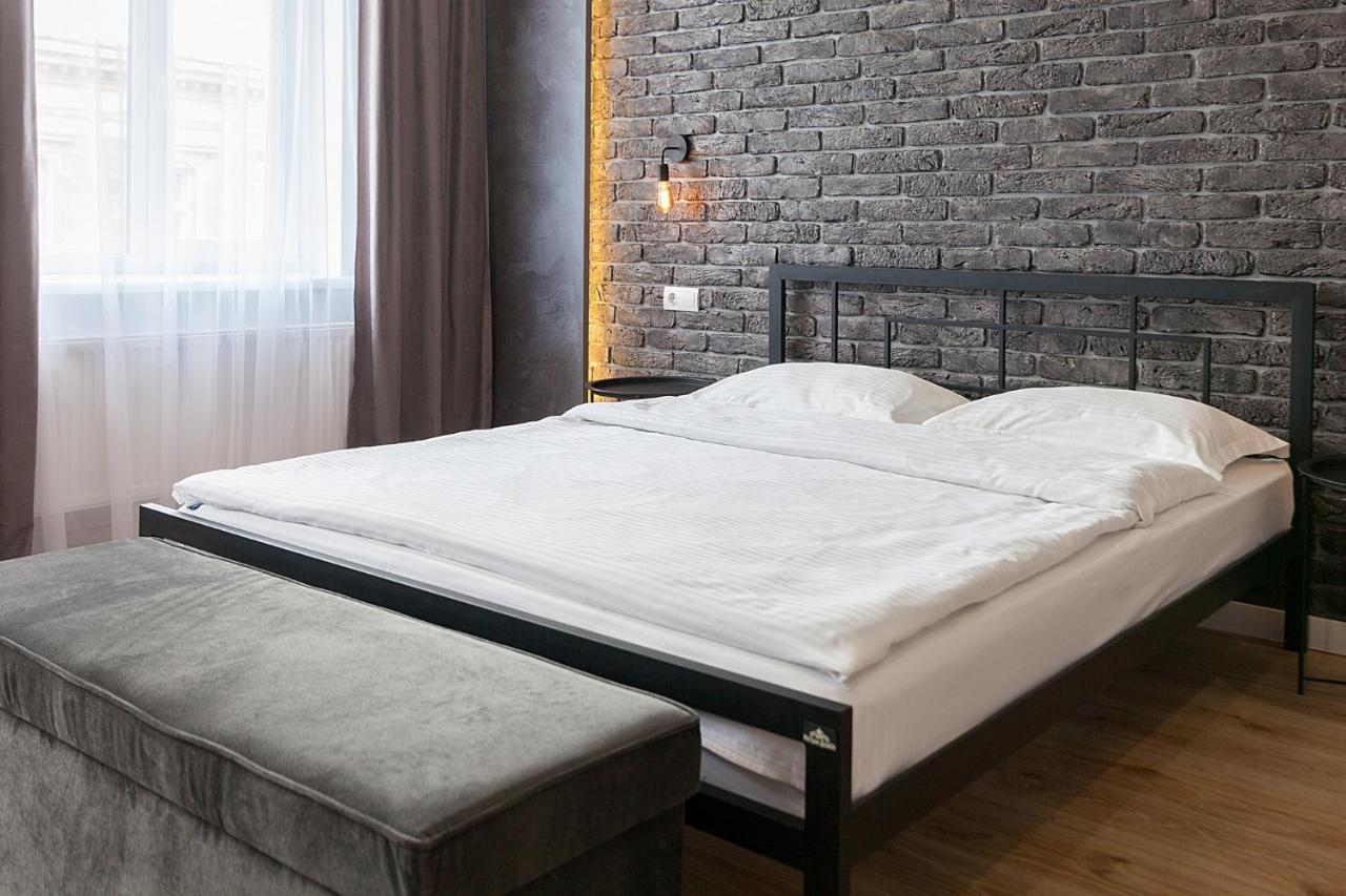 Leogrand Three Bedrooms Vip On Kniazia Romana 12 *
