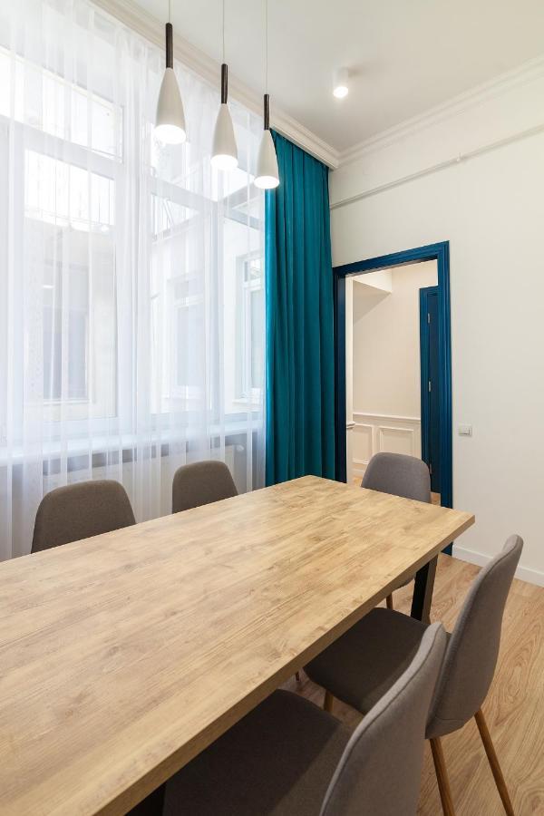 Leogrand Three Bedrooms Vip On Kniazia Romana 12 * Lwów