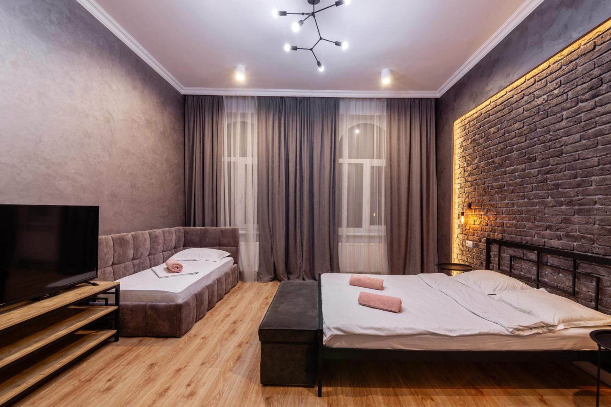Leogrand Three Bedrooms Vip On Kniazia Romana 12